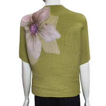 Load image into Gallery viewer, Co.lette Bloom Cube Pleated Top
